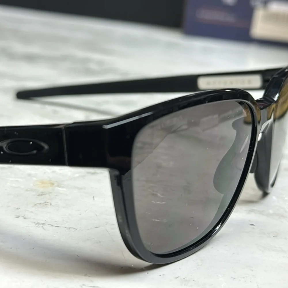 Oakley Actuator Sunglasses no slip grip new without original case